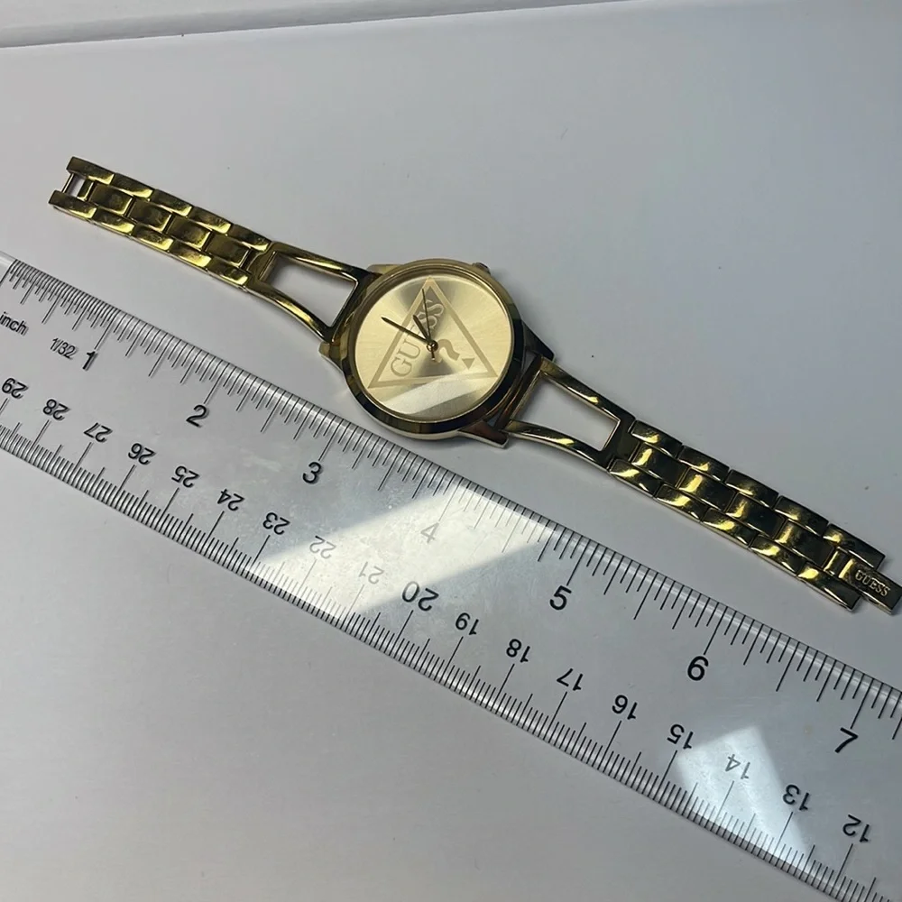 Guess woman’s gold